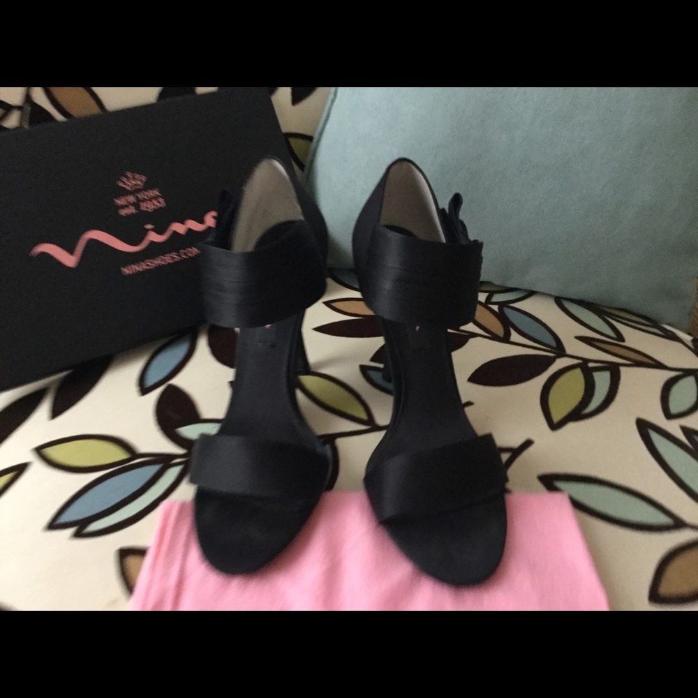 Clova Rhinestone - Picture 6 of 16